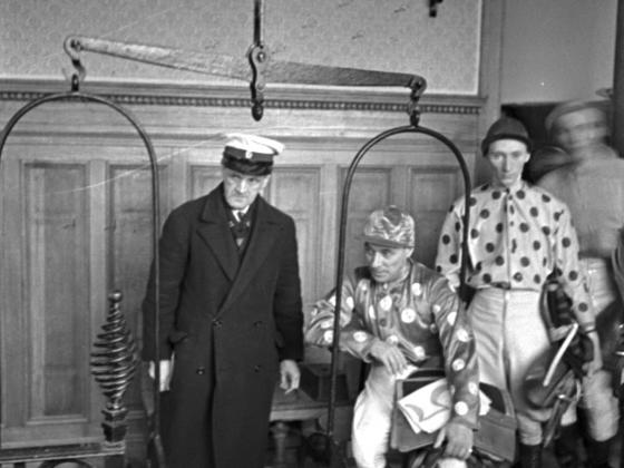 Collection Spronk : photos de Otto Kropf photographe officiel de la propagande allemande : Bruxelles (concours hippiques à Boitsfort), [1940-1945].